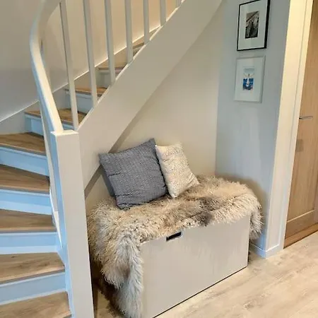 Beautiful House With Garden Close To The